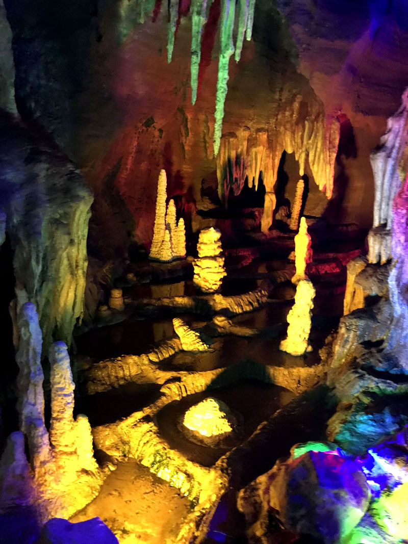 开云手机注册员工游地下峡谷