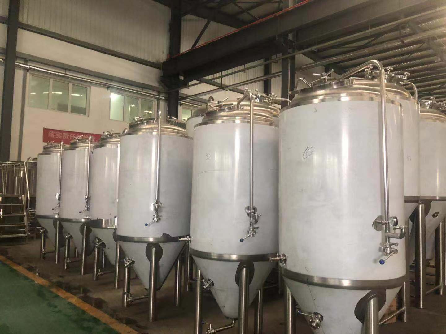 啤酒发酵罐--山东豪鲁设备厂家 啤酒发酵罐--山东豪鲁设备厂家