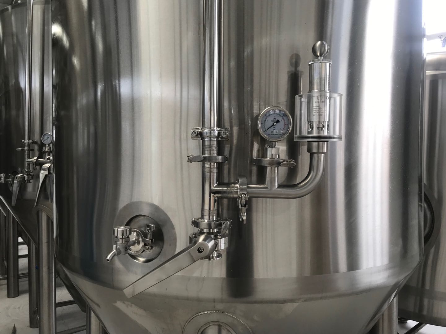 自酿鲜啤酒发酵设备 自酿鲜啤酒发酵设备